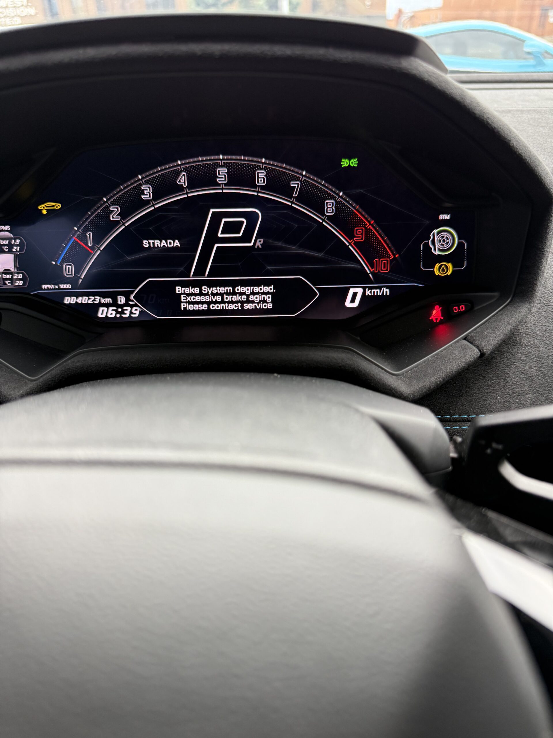 Brake System degraded . Excessive brake aging . Please contact service Lamborghini Huracan EVO STO TECNICA